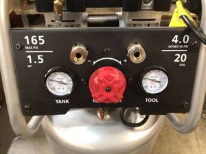 Husky 20 Gal Air Compressor customer return in very good condition see pictures