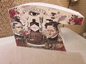lot 20 image: (F-0) Hendricks Gin Wood Bottle Di...