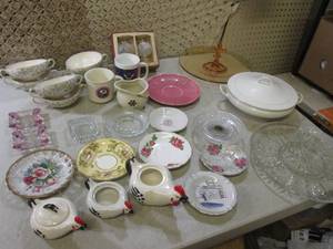 lot 37 image: (A-4) Large Lot of Assorted Vintage...