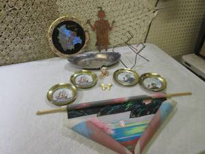 lot 39 image: (RMDR) Assorted Vintage Nick Nack D...