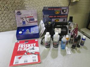 lot 43 image: (BSB) Airbrush Set with Mini Air Co...