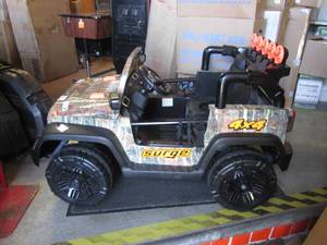 lot 57 image: (CLR) Surge Battery Operated 4x4 Je...