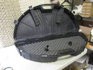 lot 59 image: (RMBC) SE44 Compound Bow Case...