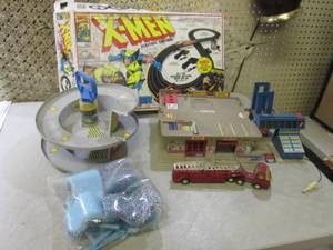 lot 86 image: (A-3T) Assorted Vintage Toys...