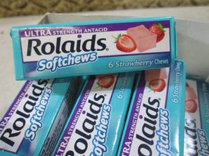 lot 98 image: (BSB) 8 Packs of Rolaids Strawberry...