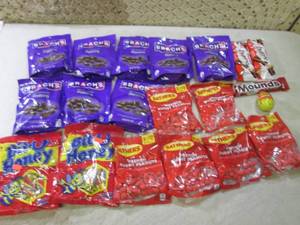 lot 102 image: (B-1) Assorted Bag Candy Etc Past D...