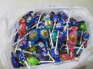lot 104 image: (B-1) Bag Full of Super Blow Pops...