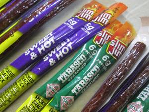 lot 114 image: (EC2) 25 Slim Jim Smoked Snack Stic...