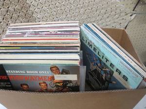 lot 156 image: (RM2) Box of Assorted Vintage Recor...