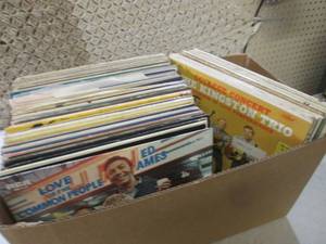 lot 157 image: (RM2) Box of Assorted Vintage Recor...