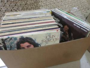 lot 160 image: (RM2) Box of Assorted Vintage Recor...