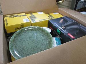 lot 169 image: (EW4) Big Box Full of Assorted Kitc...