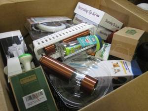 lot 170 image: (EW5) Big Box Full of Assorted Kitc...