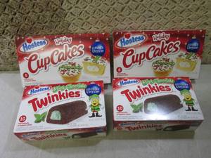 lot 198 image: (B-2) 4 Boxes of Hostess 2 Mint Cho...