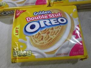 lot 235 image: (B-1) 3 Packs of Golden Double Stuf...