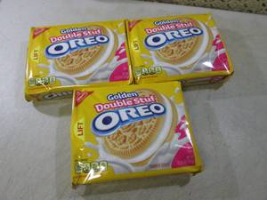 lot 236 image: (B-1) 3 Packs of Golden Double Stuf...