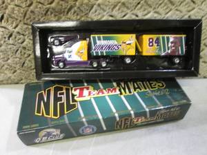 lot 279 image: (C-4) Randy Moss NFL Team Mates Ser...