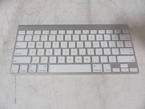 lot 29 image: Apple A1314 Wireless Keyboard