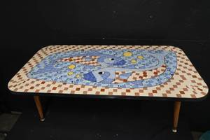 lot 2 image: COFFEE TABLE