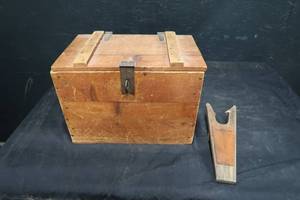 lot 41 image: WOODEN CHEST WITH OLD WESTERN SHOW GUN RACK