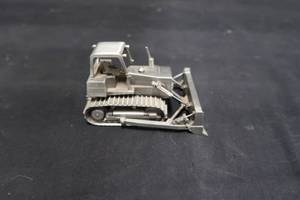 lot 52 image: LITTLE METAL BULLDOZER