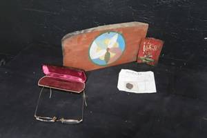 lot 58 image: ASSORTED COLLECTIBLES