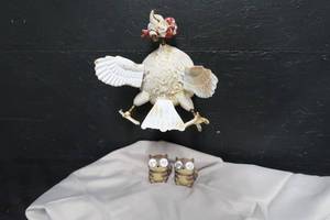 lot 63 image: COLLECTIBLES