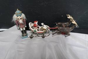 lot 70 image: CHRISTMAS DECOR