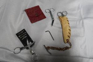 lot 77 image: SCISSOR KIT