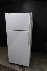 lot 106 image: REFRIGERATOR