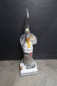 lot 111 image: VACUUM CLEANER