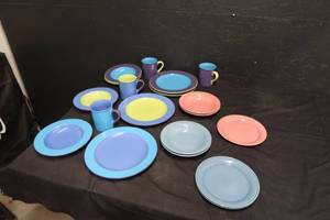 lot 115 image: COLORED DISHES
