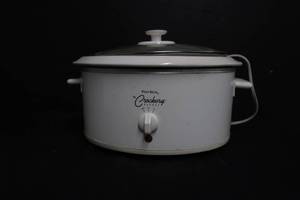 lot 125 image: CROCK POT