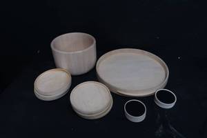 lot 127 image: PARTY SERVING SET