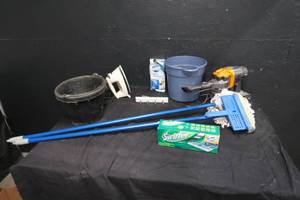 lot 137 image: CLEANING LOT