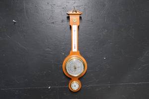 lot 85 image: VINTAGE SWIFT AND ANDERSON BAROMETER