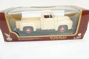 lot 5 image: Model ford truck