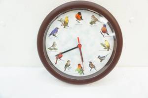 lot 7 image: Bird clock