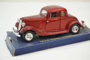 lot 22 image: Ford coupe model