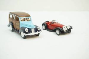 lot 25 image: Ford model, jaguar model