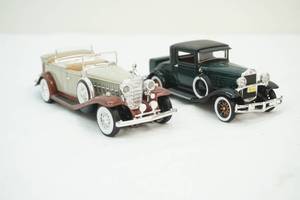 lot 26 image: Model cars