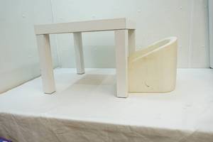 lot 43 image: Table, chair