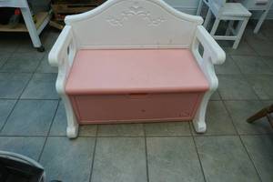 lot 66 image: Storage chest, toys