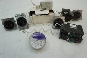 lot 80 image: Electrical supplies