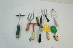 lot 97 image: Garden tools