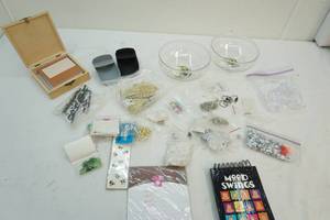 lot 100 image: Craft supplies