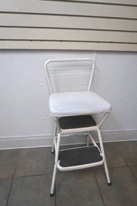 lot 115 image: Step stool chair