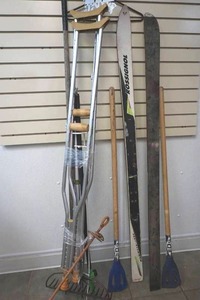 lot 116 image: Garden, skis, broom ball