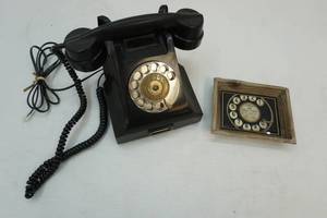 lot 151 image: Old phone, photo