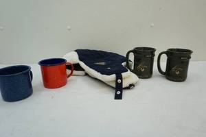 lot 158 image: Cap, mugs